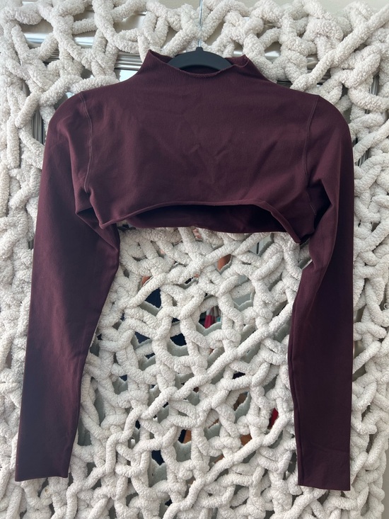 SKIMS Tops - NIKE SKIMS VINTAGE SEAMLESS ZIP UP SHRUG NWT - CURRANT